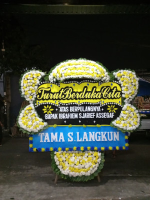 Papan Bunga Duka di Pantai Barat